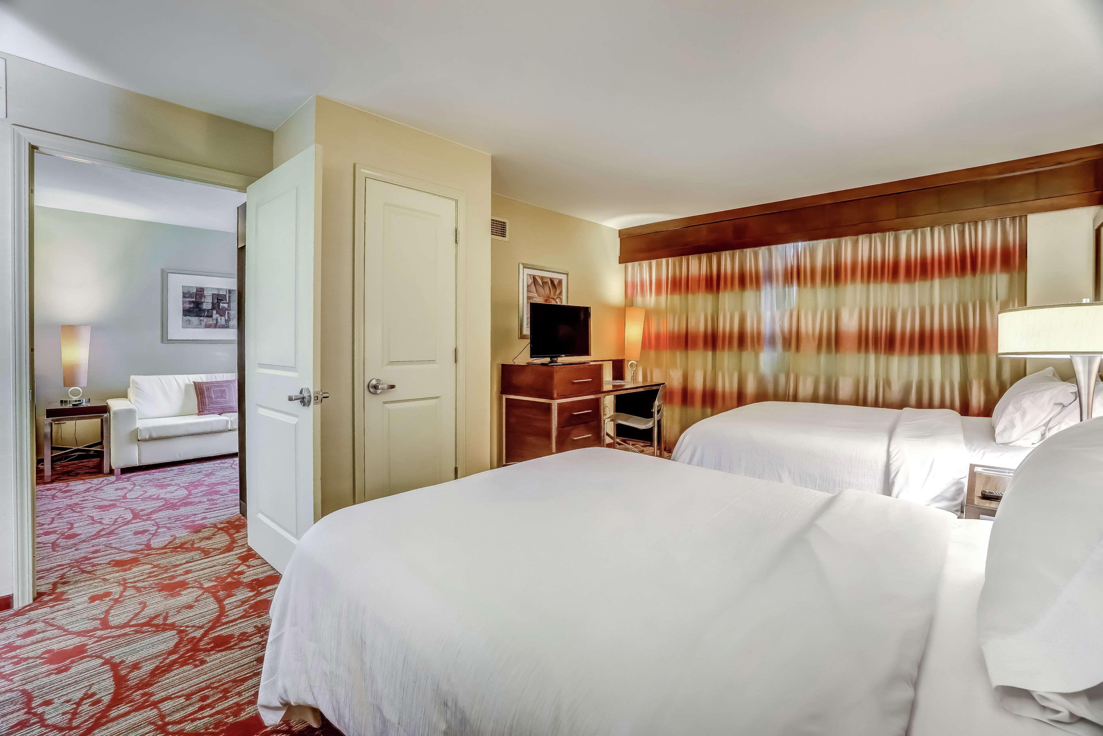 เอมบาสซี สวีท บาย ฮิลตัน เคนเนซอร์ ทาวน์ เซ็นเตอร์ Hotel ภายนอก รูปภาพ