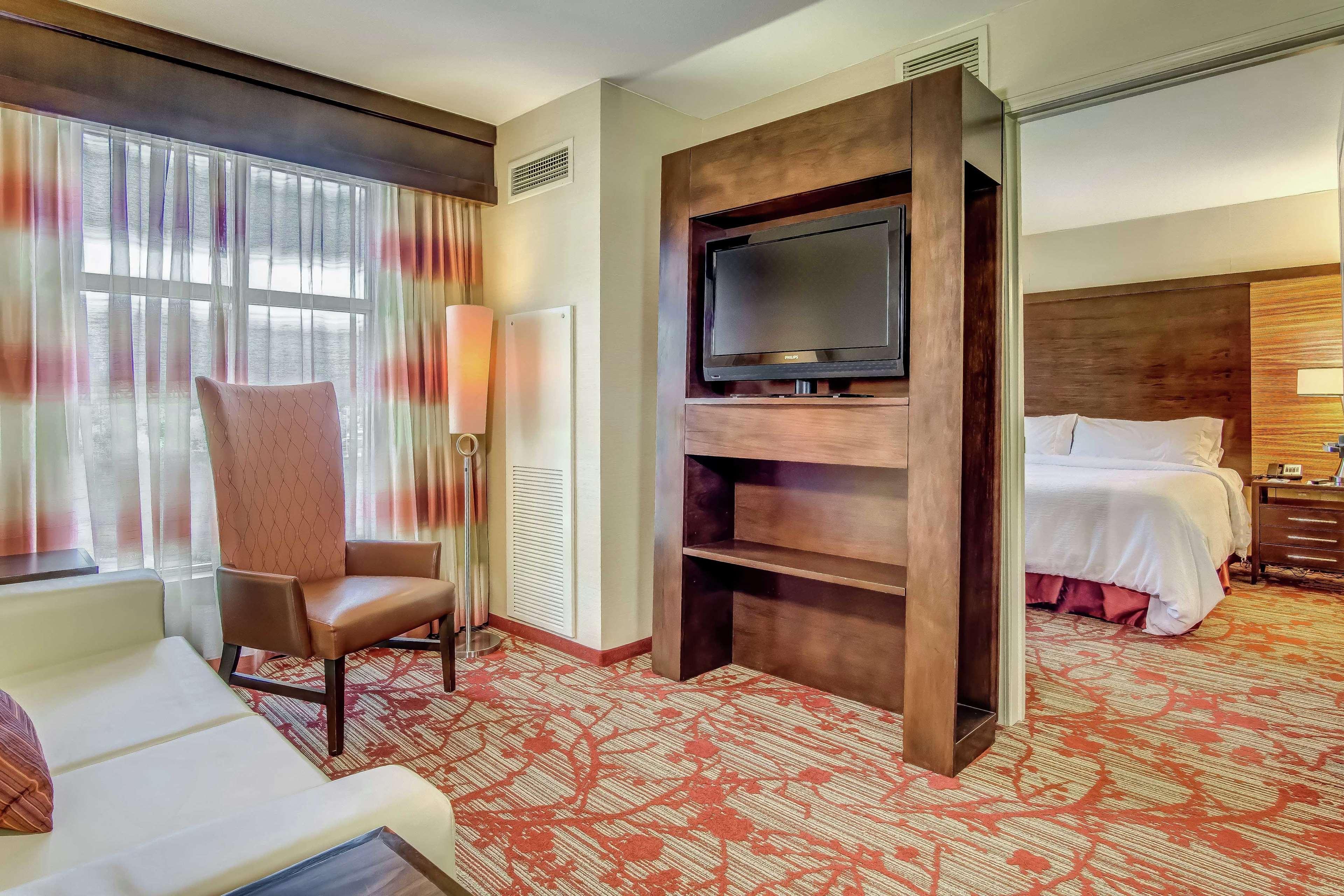 เอมบาสซี สวีท บาย ฮิลตัน เคนเนซอร์ ทาวน์ เซ็นเตอร์ Hotel ภายนอก รูปภาพ
