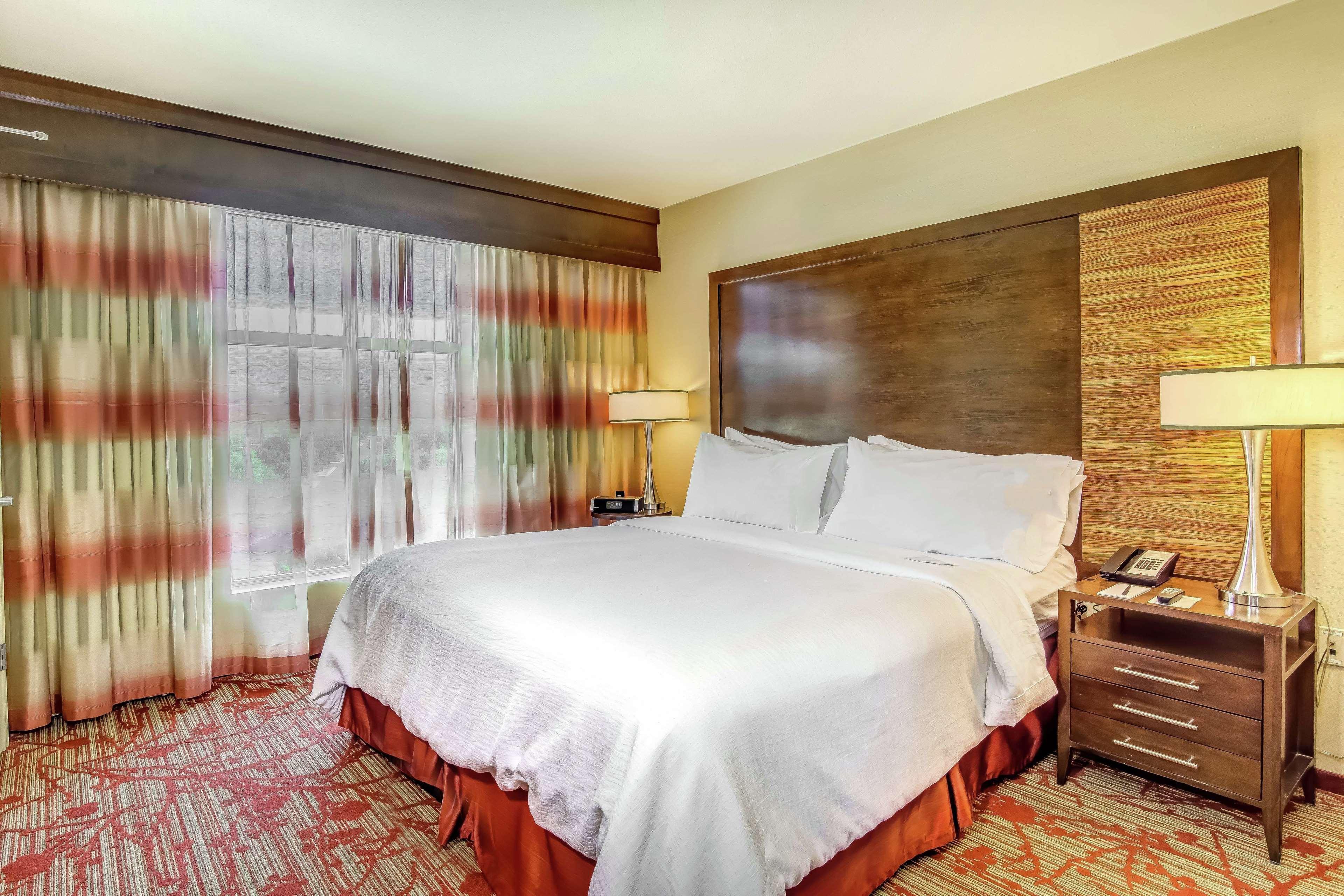 เอมบาสซี สวีท บาย ฮิลตัน เคนเนซอร์ ทาวน์ เซ็นเตอร์ Hotel ภายนอก รูปภาพ